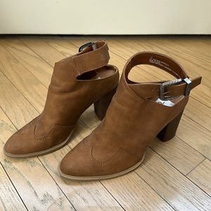 DV | Western Heeled Mules